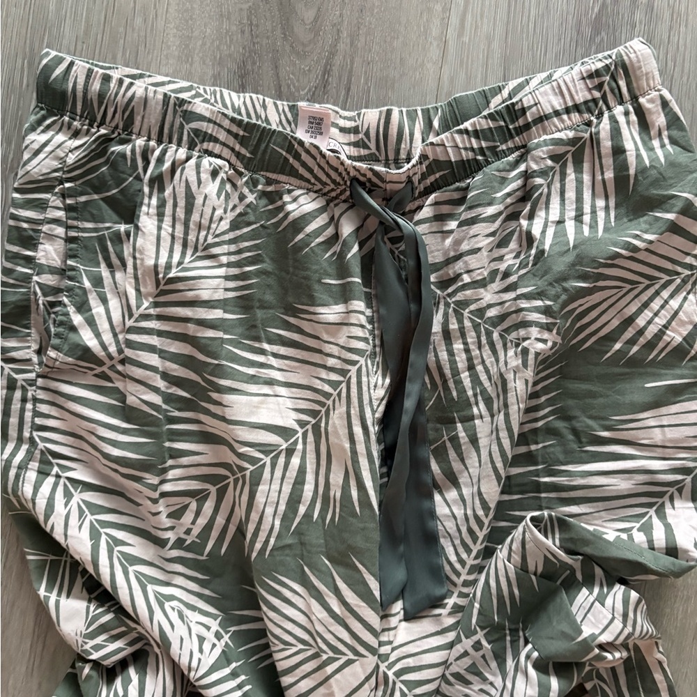 Victoria's Secret Green Leaf Print Joggers - Picture 3 of 6